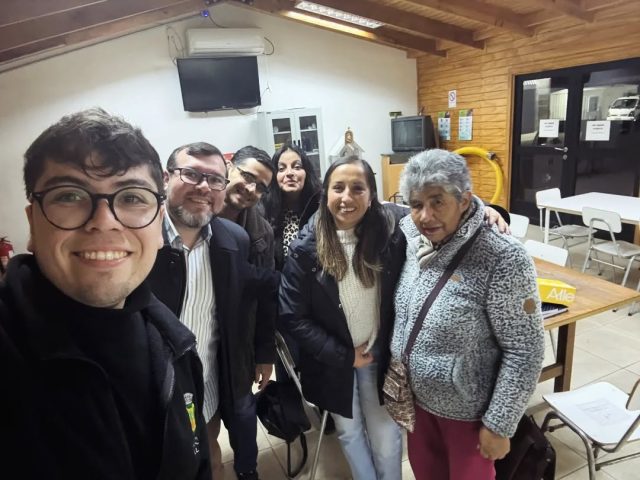 Compartiendo la vida 🏳️‍🌈

Hoy hicimos un ratito de comunidad, nos reunimos con la alegría de compartir y disfrutar, incluyendo una rifa interna. 😁 

Nos sentimos felices de seguir avanzando como Agrupación Diversidades sin Fronteras, dando lo mejor de nosotros/as para construir un mundo más inclusivo y respetuoso, un Quillón en donde todos y todas tengan cabida 💙

#diversidadessinfronterasquillón 
#lgtbiq🏳️‍🌈 
#quillonñuble