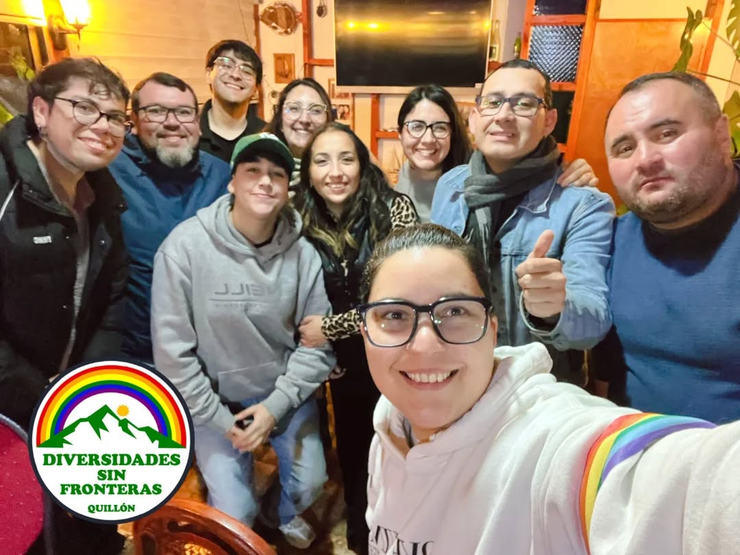 🏳️🌈 Ayer, 08 de agosto, se realizó la reunión de nuestra Agrupación Diversidades Sin Fronteras, recibiendo la visita de un concejal de Pinto y una integrante de dicha comuna, con la finalidad de conocer la experiencia de nuestra agrupación en formar comunidad, en búsqueda de replicarla en Pinto.
Seguimos trabajando para una Comuna y una Región más inclusiva, fortaleciendo los lazos en Ñuble 💪🏼🙌🏼
#diversidadessinfronterasquillón
#lgtbiq🏳️🌈
#diversidadsexogenérica