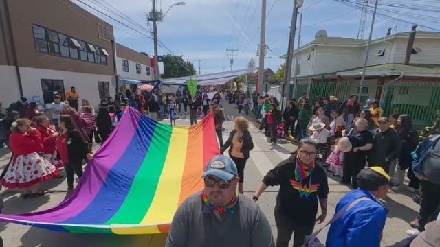 ✨ Hoy seguimos con el corazón lleno de orgullo y emoción tras nuestra participación en el desfile de Fiestas Patrias en Quillón. 🏳️‍🌈✨2025

#cadavezsomosmás❤️ #quillon #lgtbi🏳️‍🌈