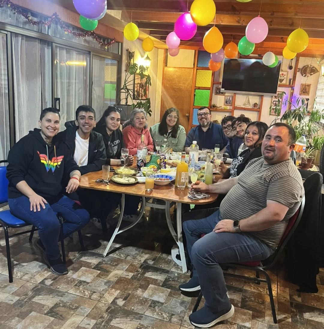 🏳️‍🌈 Nuestra Agrupación Diversidades sin Fronteras Quillón, se reunió con alegría y entusiasmo, el día, viernes 10 de octubre, para celebrar un doble propósito: el cumpleaños de Francisca Soto y el Día de la Salud Mental. En este encuentro, se destacó la importancia de "hacer comunidad" y fortalecer los lazos entre los miembros de la agrupación.

#diversidadessinfronterasquillón 
#lgtbiq🏳️‍🌈 
#quillonñuble